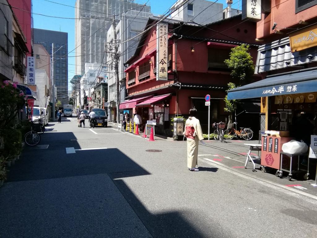 「인형초 이마반 본점」씨전 「신참자」와 인형초 10년을 고찰 7
　　~로케지 거리의 풍경 전편~ 