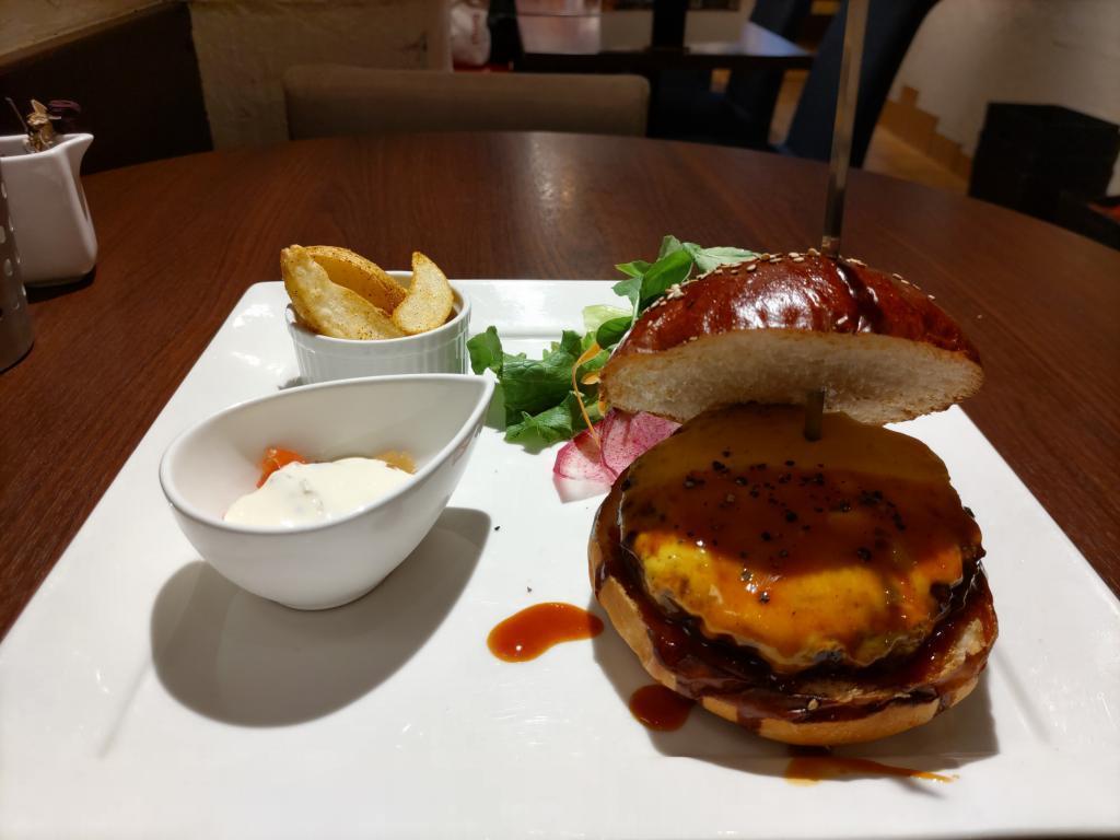  고부네마치 LUXE BURGERS