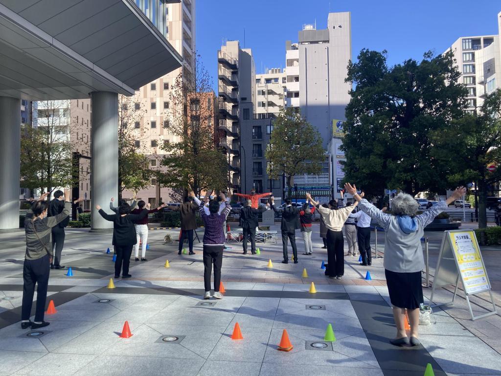 점심시간의 10분간 몸을 움직이러 갑시다! 하마마치에서 “점심의 라디오 체조”를!