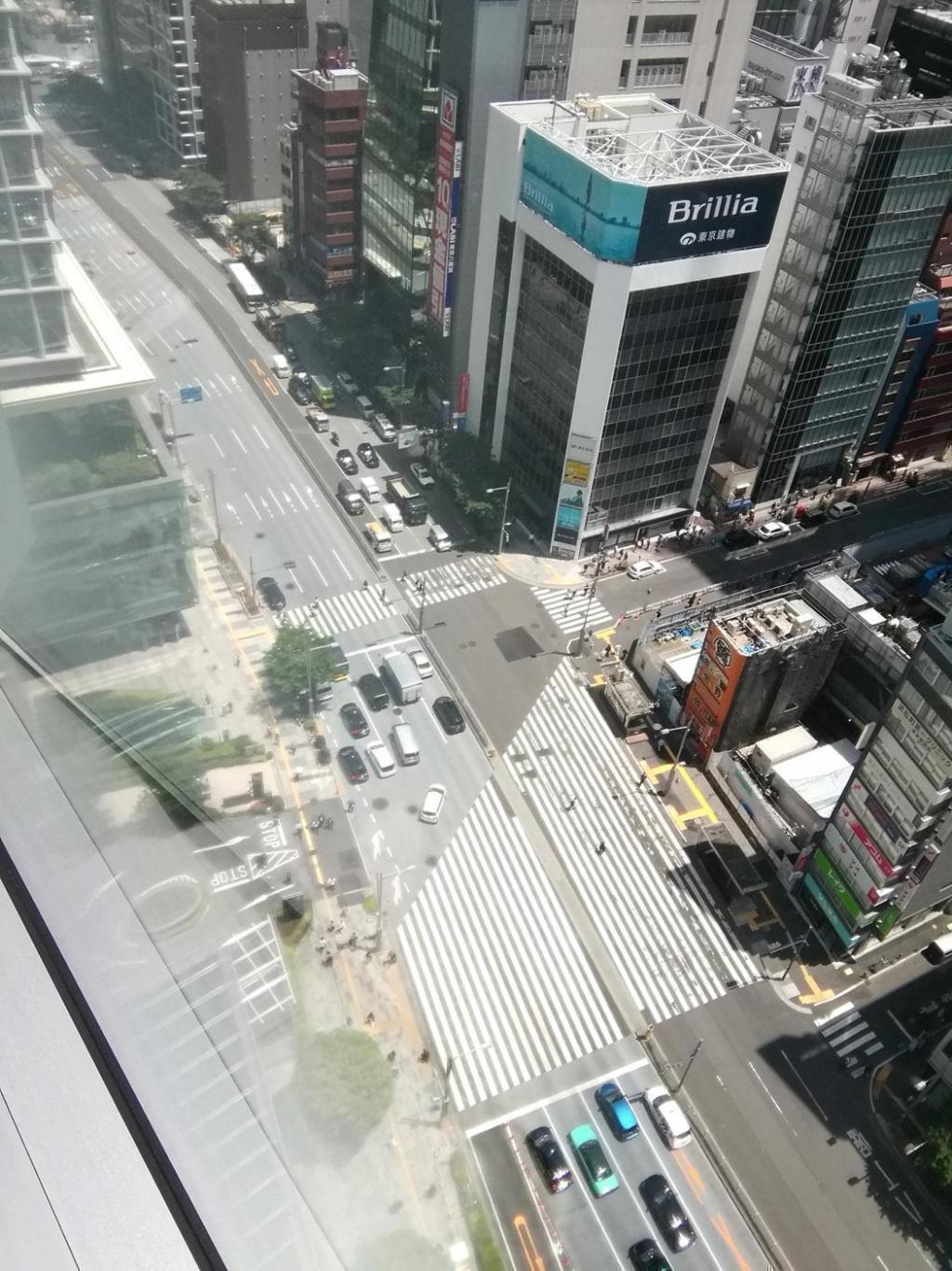  Looking up at high-rise building
　고층 빌딩을 올려다보는 3
　　~그랜트 우쿄노스 타워~