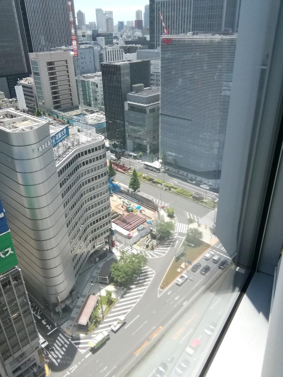  Looking up at high-rise building
　고층 빌딩을 올려다보는 3
　　~그랜트 우쿄노스 타워~