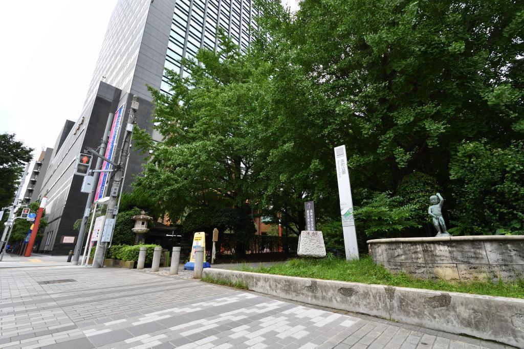  Manneken Pis in front of Meijiza Theatre