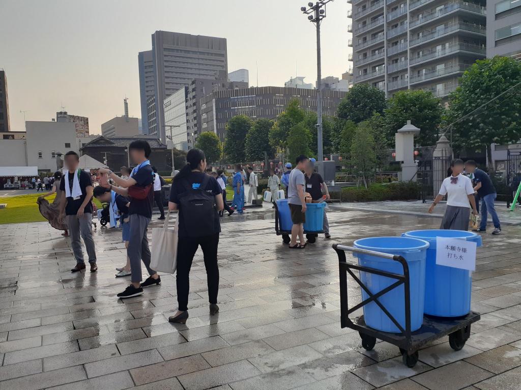  “쓰키지 혼간지 납량 분무 대회” 에코 자원봉사 리포트