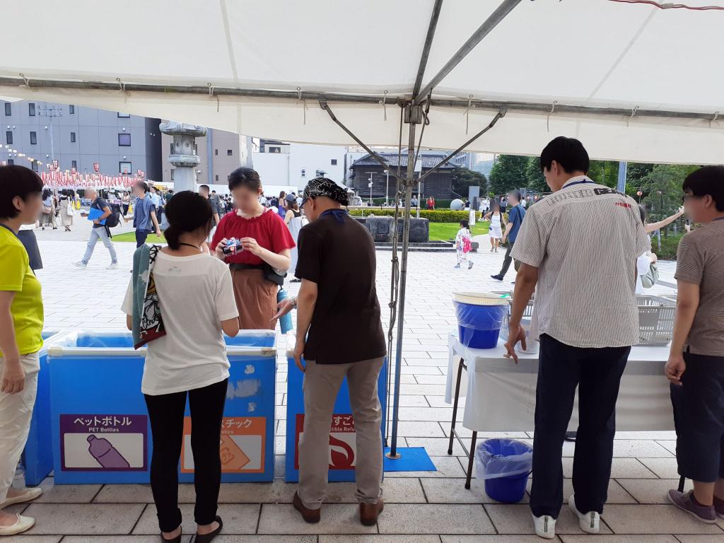  “쓰키지 혼간지 납량 분무 대회” 에코 자원봉사 리포트